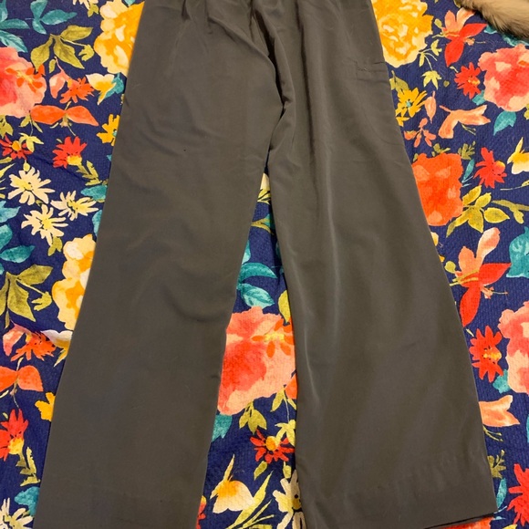 Gray scrub top and scrub pants - Picture 5 of 5